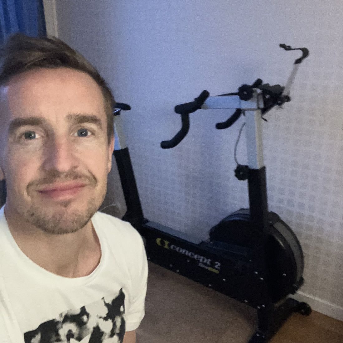 Ultralöparen Erik maxar träningen med BikeErg inför VM
